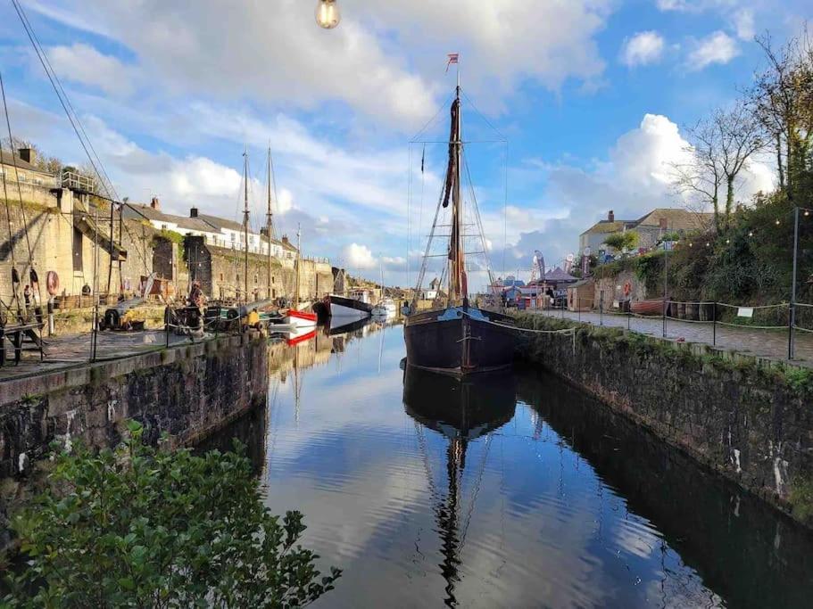 Stunning Yacht Sea Lion In Charlestown Harbour, Cornwall Hotel Bagian luar foto