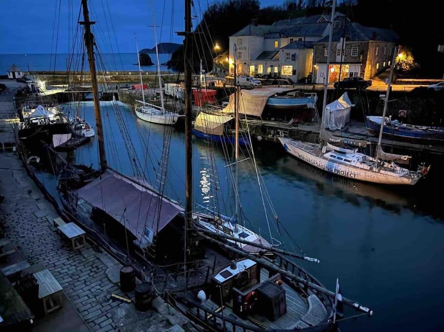 Stunning Yacht Sea Lion In Charlestown Harbour, Cornwall Hotel Bagian luar foto