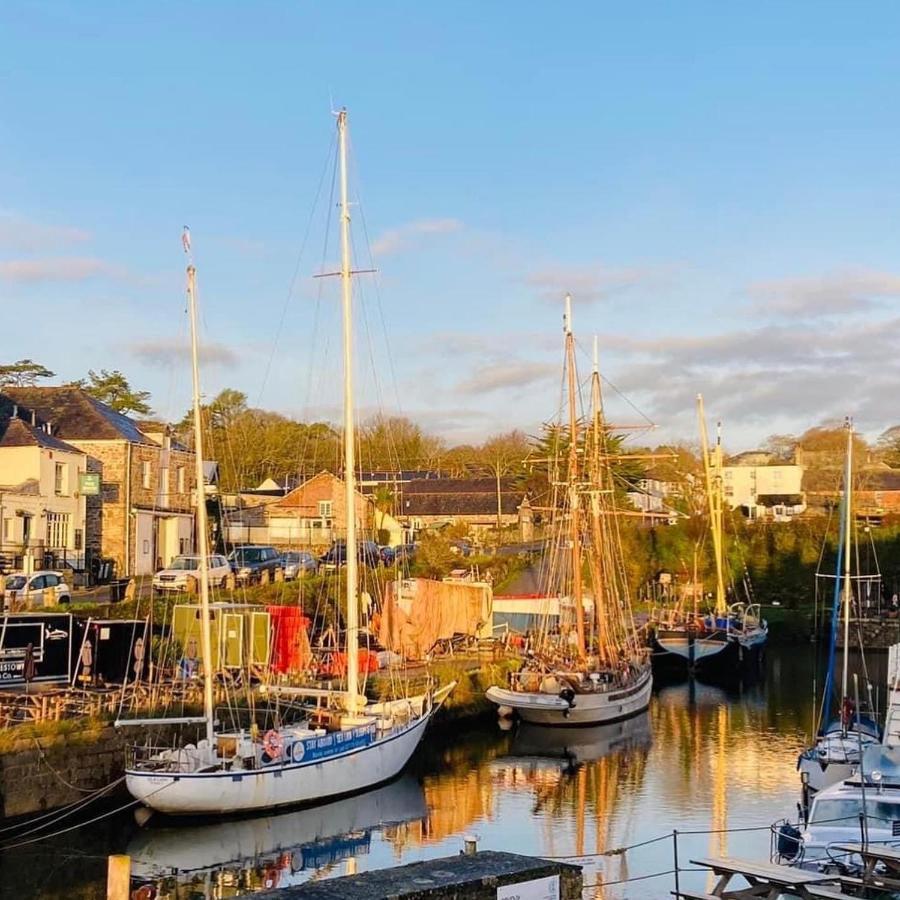 Stunning Yacht Sea Lion In Charlestown Harbour, Cornwall Hotel Bagian luar foto